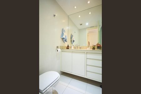 Apartamento à venda com 142m², 3 quartos e 2 vagasBanheiro suíte 1