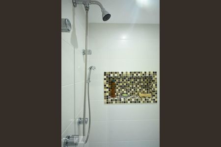 Apartamento à venda com 142m², 3 quartos e 2 vagasChuveiro do banheiro da suíte 1 