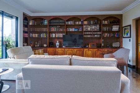 Casa à venda com 420m², 4 quartos e 4 vagasSala de TV