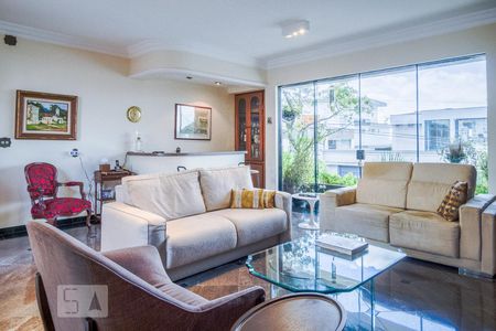 Casa à venda com 420m², 4 quartos e 4 vagasSala de TV