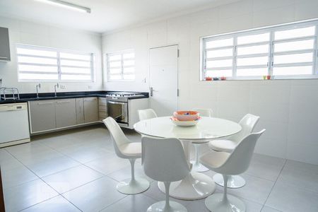 Casa à venda com 420m², 4 quartos e 4 vagasCozinha