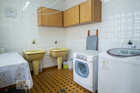 Casa à venda com 420m², 4 quartos e 4 vagasÁrea de Serviço