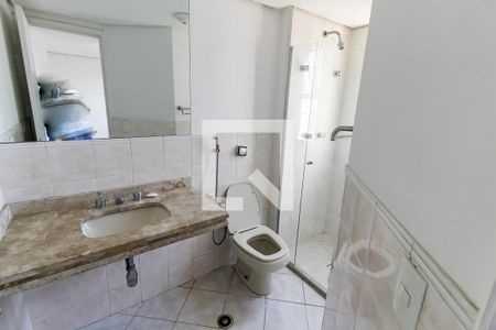 Apartamento à venda com 90m², 2 quartos e 2 vagas Apartamento à venda com 90m², 2 quartos e 2 vagasBanheiro da Suíte 1