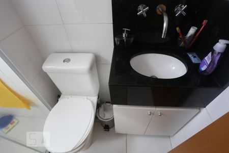 Banheiro da Suíte de apartamento para alugar com 2 quartos, 56m² em Quitaúna, Osasco