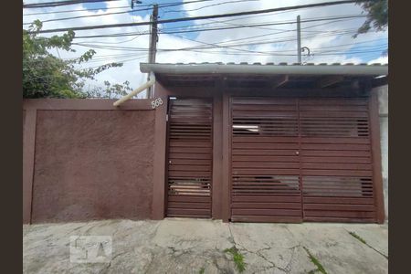 Casa à venda com 220m², 4 quartos e 2 vagas Casa à venda com 220m², 4 quartos e 2 vagasFachada