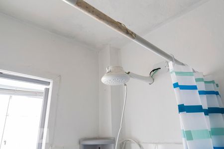 Banheiro e Área de serviço de kitnet/studio à venda com 1 quarto, 20m² em Sé, São Paulo