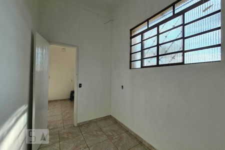 Quarto 1 de casa para alugar com 2 quartos, 40m² em Piratininga (venda Nova), Belo Horizonte