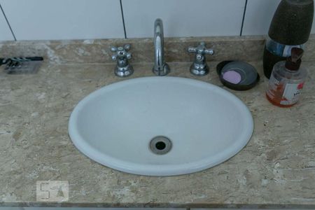 Apartamento para alugar com 76m², 2 quartos e 1 vagaBanheiro