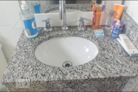 Apartamento à venda com 75m², 3 quartos e 2 vagasBanheiro social - pia