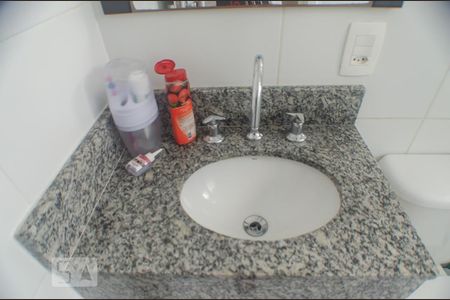 Apartamento à venda com 75m², 3 quartos e 2 vagasBanheiro do quarto 1