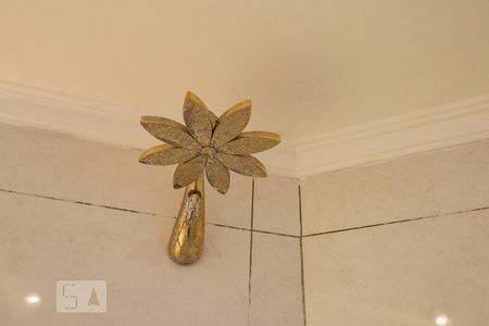 Apartamento para alugar com 170m², 4 quartos e 2 vagasDetalhe chuveiro suíte