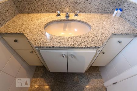 Apartamento para alugar com 165m², 3 quartos e 2 vagas Apartamento para alugar com 165m², 3 quartos e 2 vagasBanheiro da suíte 2 - Pia