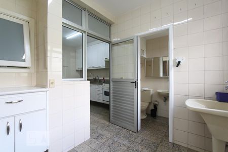 Apartamento para alugar com 165m², 3 quartos e 2 vagas Apartamento para alugar com 165m², 3 quartos e 2 vagasÁrea de serviço