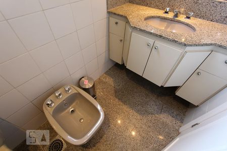 Apartamento para alugar com 165m², 3 quartos e 2 vagas Apartamento para alugar com 165m², 3 quartos e 2 vagasBanheiro da suíte 2