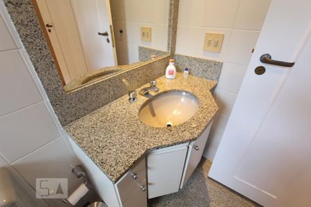 Apartamento para alugar com 165m², 3 quartos e 2 vagas Apartamento para alugar com 165m², 3 quartos e 2 vagasBanheiro da suíte 3