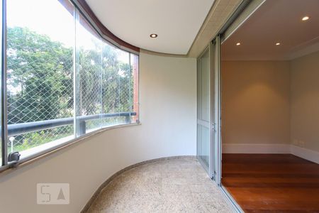 Apartamento para alugar com 165m², 3 quartos e 2 vagas Apartamento para alugar com 165m², 3 quartos e 2 vagasVaranda da sala