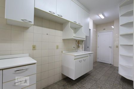 Apartamento para alugar com 165m², 3 quartos e 2 vagas Apartamento para alugar com 165m², 3 quartos e 2 vagasCozinha