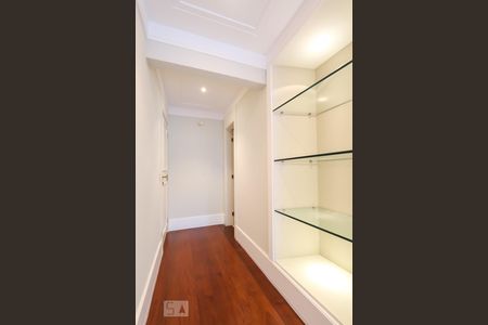 Apartamento para alugar com 165m², 3 quartos e 2 vagas Apartamento para alugar com 165m², 3 quartos e 2 vagasHall de entrada do apartamento