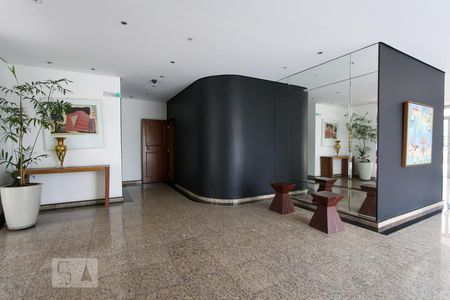 Apartamento para alugar com 165m², 3 quartos e 2 vagas Apartamento para alugar com 165m², 3 quartos e 2 vagasHall social