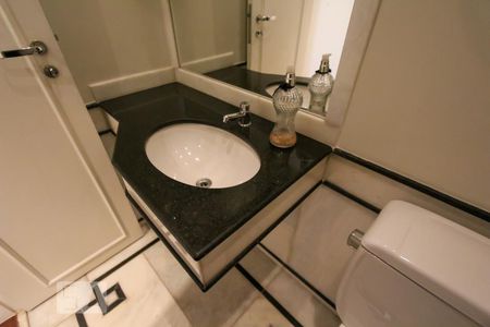 Apartamento para alugar com 165m², 3 quartos e 2 vagas Apartamento para alugar com 165m², 3 quartos e 2 vagasLavabo