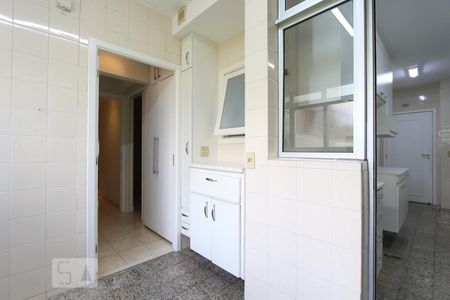 Apartamento para alugar com 165m², 3 quartos e 2 vagas Apartamento para alugar com 165m², 3 quartos e 2 vagasÁrea de serviço