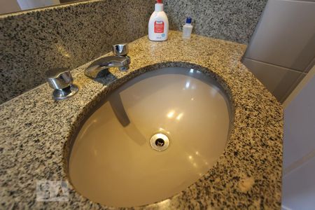 Apartamento para alugar com 165m², 3 quartos e 2 vagas Apartamento para alugar com 165m², 3 quartos e 2 vagasBanheiro da suíte 3 - Pia