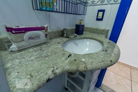 Casa à venda com 120m², 3 quartos e 2 vagas Casa à venda com 120m², 3 quartos e 2 vagasBanheiro social
