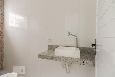 Banheiro  de apartamento para alugar com 1 quarto, 40m² em Vila Ivone, São Paulo