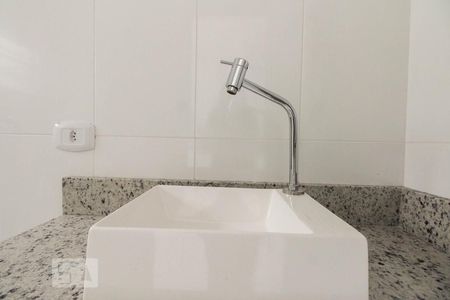 Banheiro  de apartamento para alugar com 1 quarto, 40m² em Vila Ivone, São Paulo