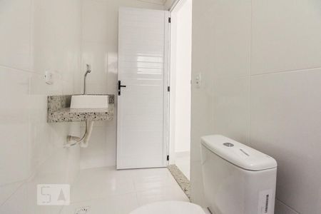 Banheiro  de apartamento para alugar com 1 quarto, 40m² em Vila Ivone, São Paulo