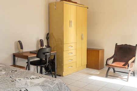 Casa à venda com 240m², 3 quartos e 6 vagas Casa à venda com 240m², 3 quartos e 6 vagasSuíte