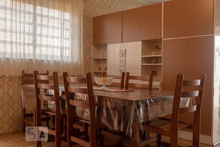 Casa à venda com 240m², 3 quartos e 6 vagas Casa à venda com 240m², 3 quartos e 6 vagasCopa