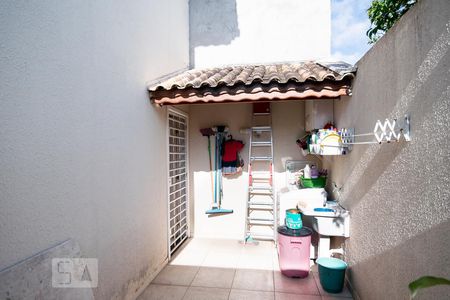 Casa à venda com 145m², 3 quartos e 3 vagasÁrea e Serviço