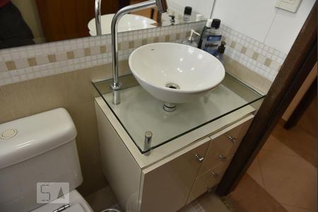 Apartamento à venda com 59m², 2 quartos e 1 vagaBanheiro - gabinete e pia