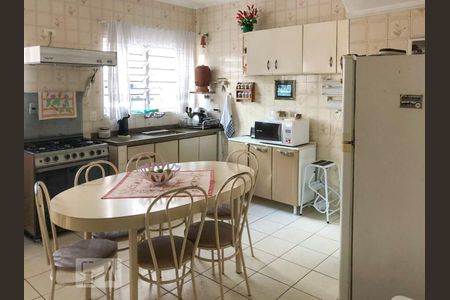 Casa à venda com 200m², 3 quartos e 2 vagas Casa à venda com 200m², 3 quartos e 2 vagasCozinha