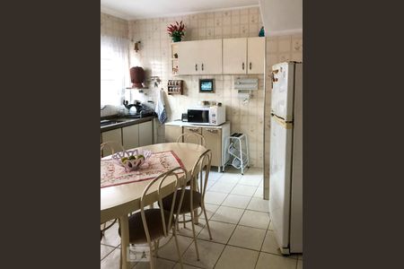 Casa à venda com 200m², 3 quartos e 2 vagas Casa à venda com 200m², 3 quartos e 2 vagasCozinha