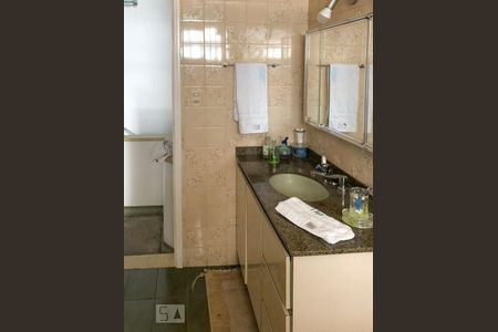 Casa à venda com 200m², 3 quartos e 2 vagas Casa à venda com 200m², 3 quartos e 2 vagasBanheiro