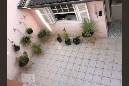 Casa à venda com 200m², 3 quartos e 2 vagas Casa à venda com 200m², 3 quartos e 2 vagasQuintal