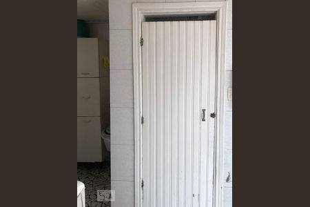 Casa à venda com 200m², 3 quartos e 2 vagas Casa à venda com 200m², 3 quartos e 2 vagasÁrea de serviço