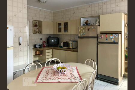 Casa à venda com 200m², 3 quartos e 2 vagas Casa à venda com 200m², 3 quartos e 2 vagasCozinha