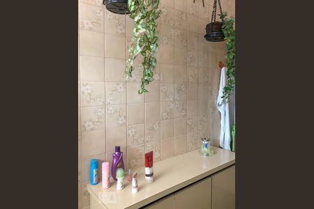 Casa à venda com 200m², 3 quartos e 2 vagas Casa à venda com 200m², 3 quartos e 2 vagasBanheiro