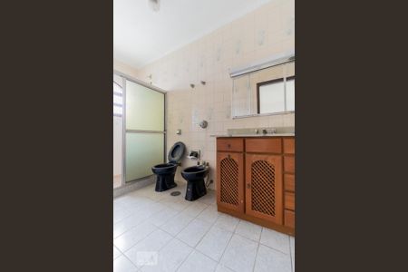 Casa para alugar com 360m², 6 quartos e 4 vagas Casa para alugar com 360m², 6 quartos e 4 vagasBanheiro da Suíte 2