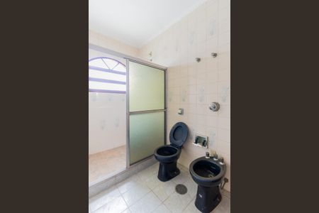 Casa para alugar com 360m², 6 quartos e 4 vagas Casa para alugar com 360m², 6 quartos e 4 vagasBanheiro da Suíte 2