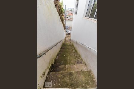 Casa para alugar com 360m², 6 quartos e 4 vagas Casa para alugar com 360m², 6 quartos e 4 vagasEscada