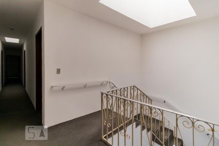 Escada de casa para alugar com 6 quartos, 360m² em Artur Alvim, São Paulo