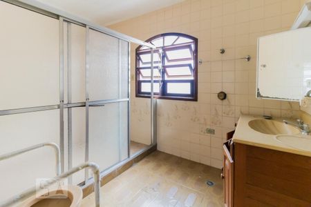 Casa para alugar com 360m², 6 quartos e 4 vagas Casa para alugar com 360m², 6 quartos e 4 vagasBanheiro da Suíte 1