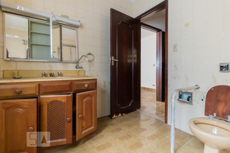 Casa para alugar com 360m², 6 quartos e 4 vagas Casa para alugar com 360m², 6 quartos e 4 vagasBanheiro da Suíte 1