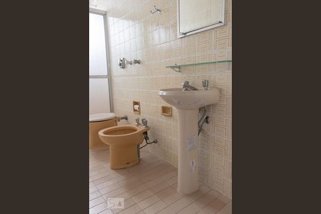 Apartamento à venda com 202m², 3 quartos e 1 vaga Apartamento à venda com 202m², 3 quartos e 1 vagaBanheiro Social