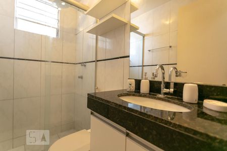 banheiro de apartamento para alugar com 3 quartos, 61m² em Castelo, Belo Horizonte