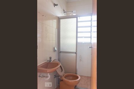 Casa à venda com 250m², 3 quartos e 7 vagasBanheiro de Serviço